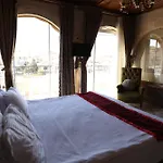 Hotel Artium Cave *
