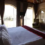 Hotel Artium Cave