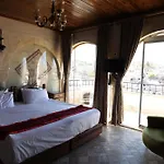 Hotel Artium Cave *
