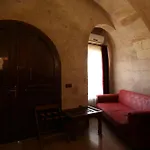 Artium Cave Hotel *