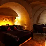 Hotel Artium Cave *