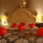 Hotel Artium Cave *