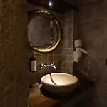 Hotel Artium Cave *