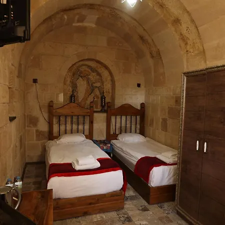 Artium Cave מלון *